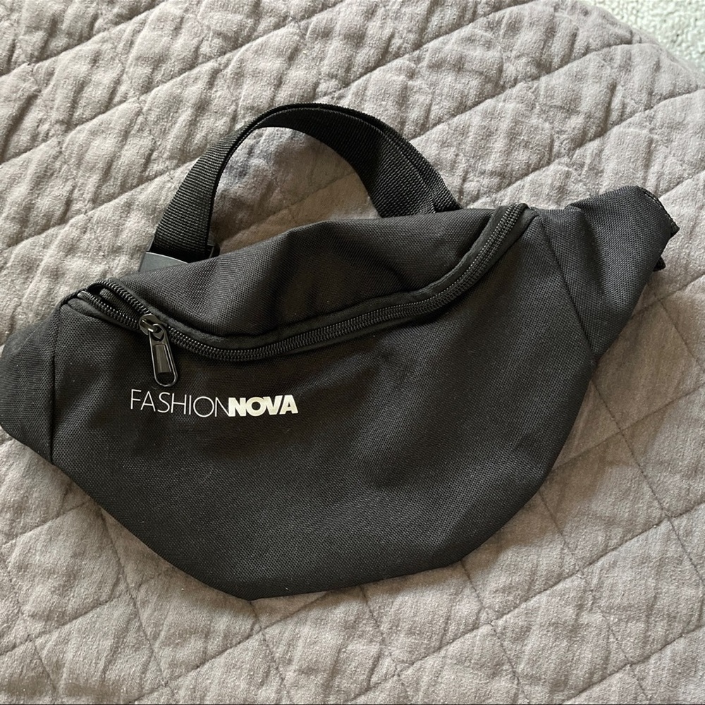 Fashion Nova waist bag